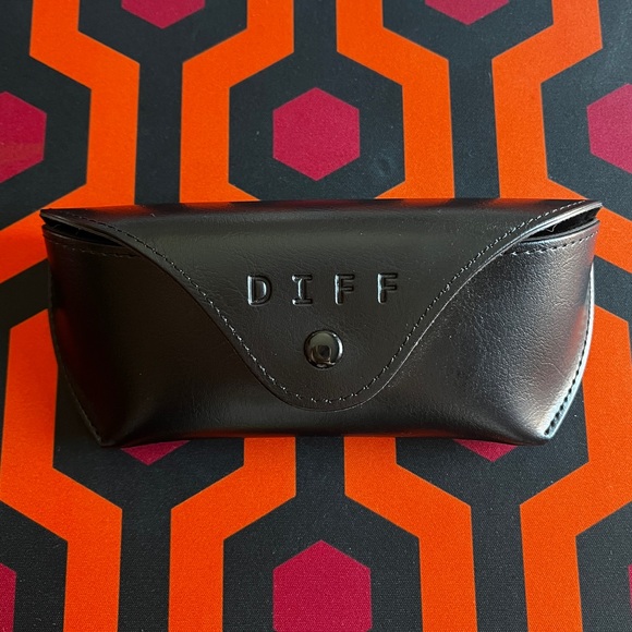 DIFF Rue Sunglasses - Picture 5 of 5